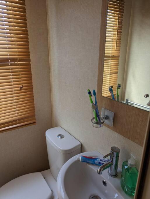6 Berth Holiday Home On Ocean Edge Near Morecambe Хейшем Экстерьер фото