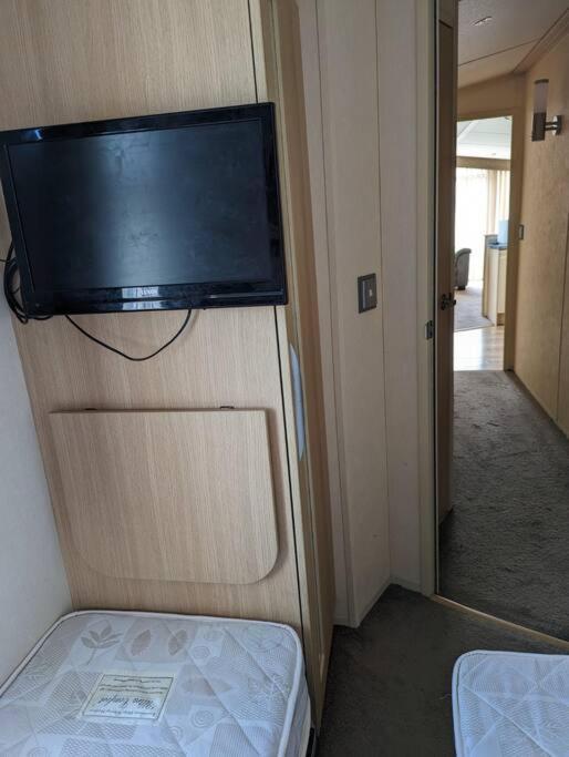 6 Berth Holiday Home On Ocean Edge Near Morecambe Хейшем Экстерьер фото