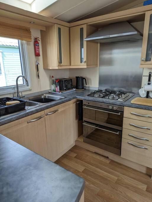 6 Berth Holiday Home On Ocean Edge Near Morecambe Хейшем Экстерьер фото